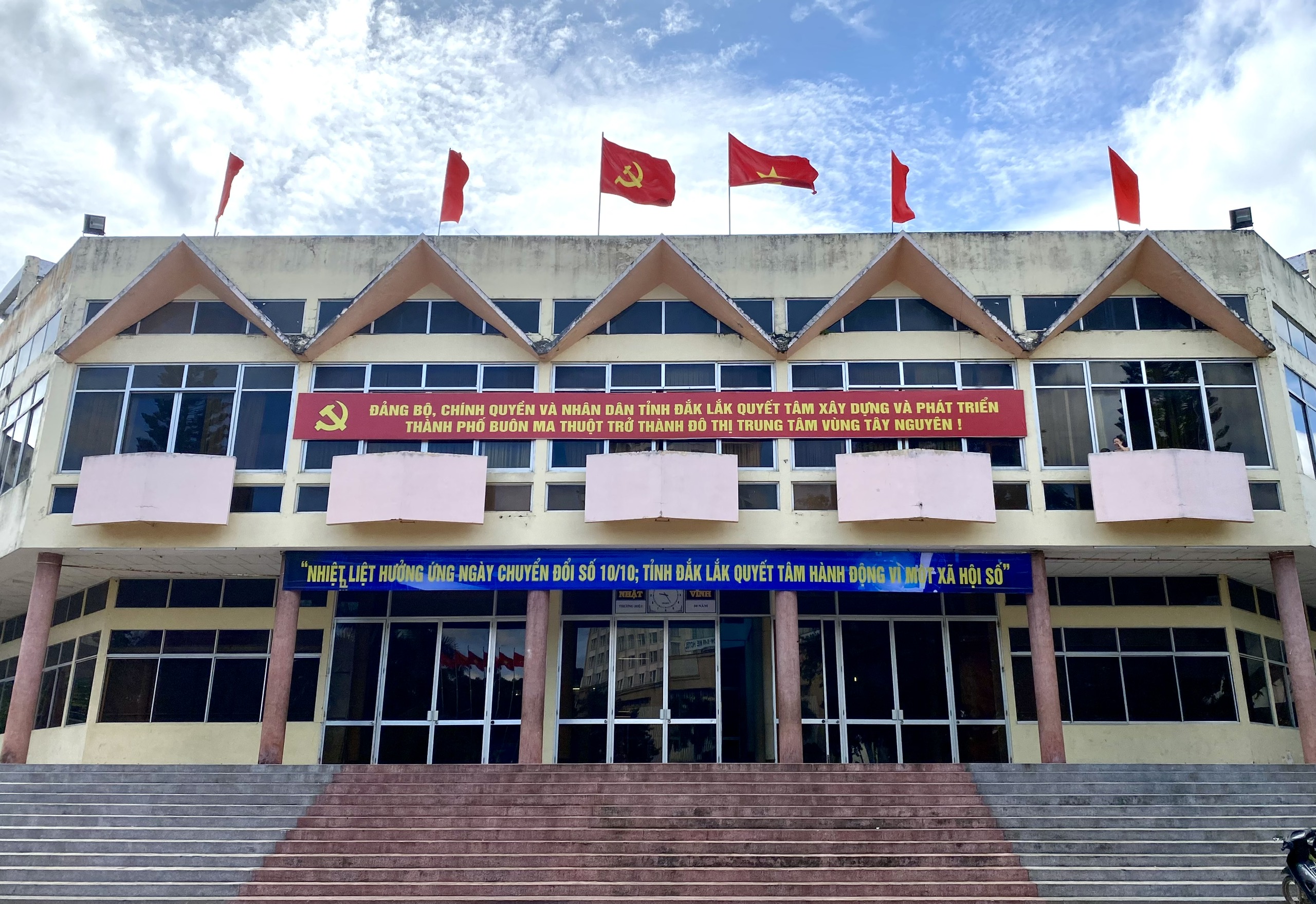 Hưởng ứng Ngày Chuyển đổi số quốc gia và Ngày Chuyển đổi số tỉnh Đắk Lắk năm 2022